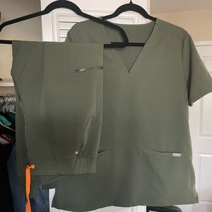 Figs - Moss set, two scrub pocket & Zamora jogger bottoms.